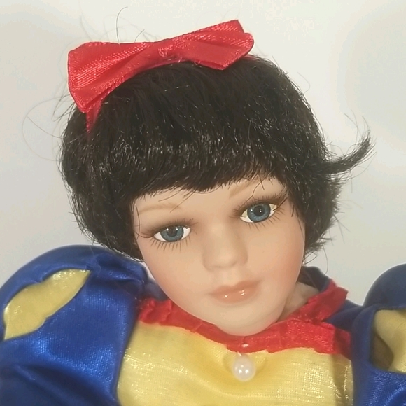 Seymour Mann Story Book Collection Snow White Doll - Picture 3 of 13
